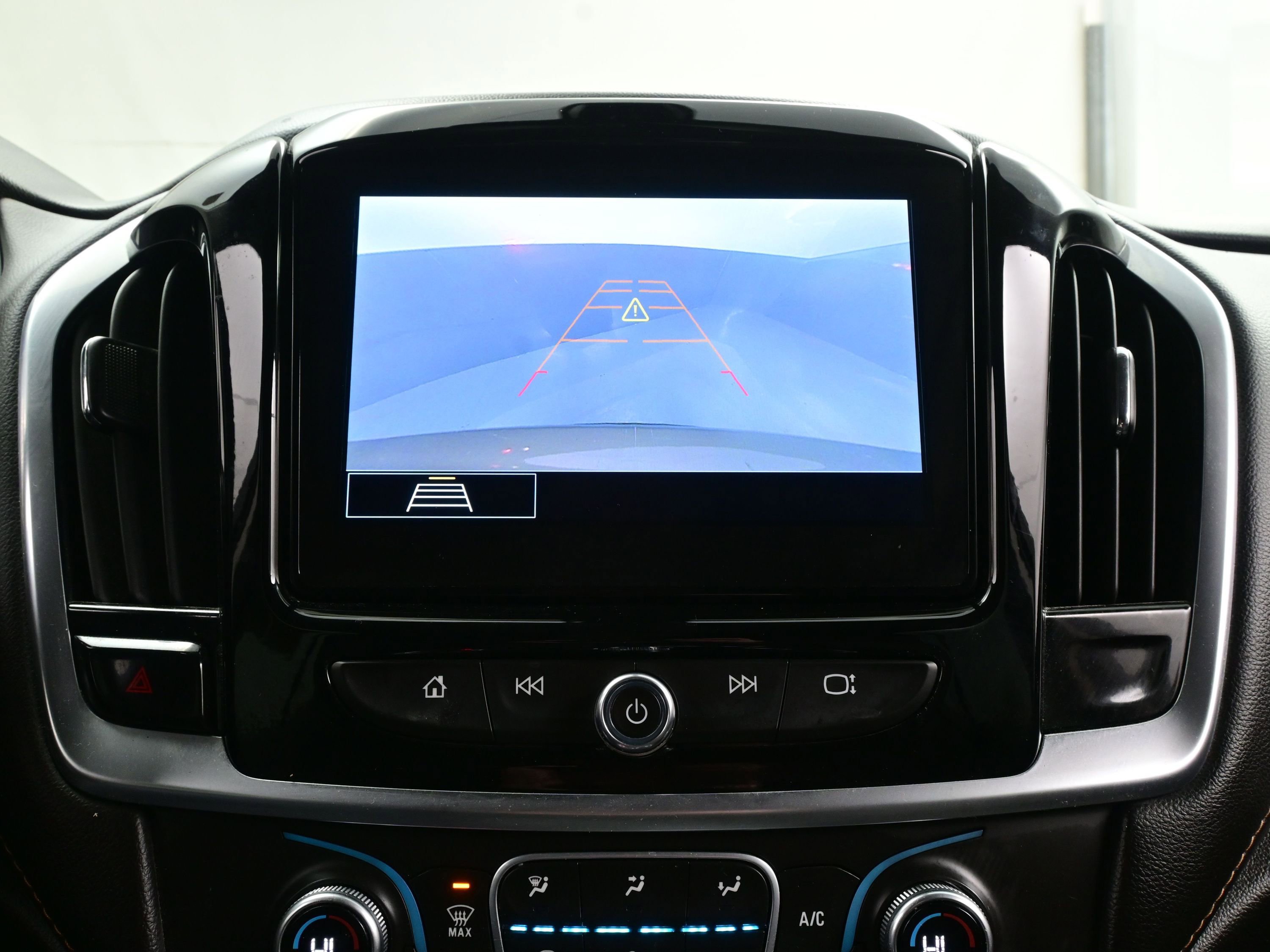 Used 2020 Chevrolet Traverse LT image 20
