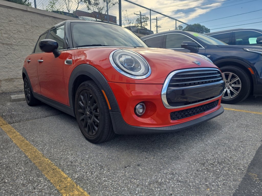 Used 2020 MINI Cooper 4-Door Hardtop w/ Storage Package image 2
