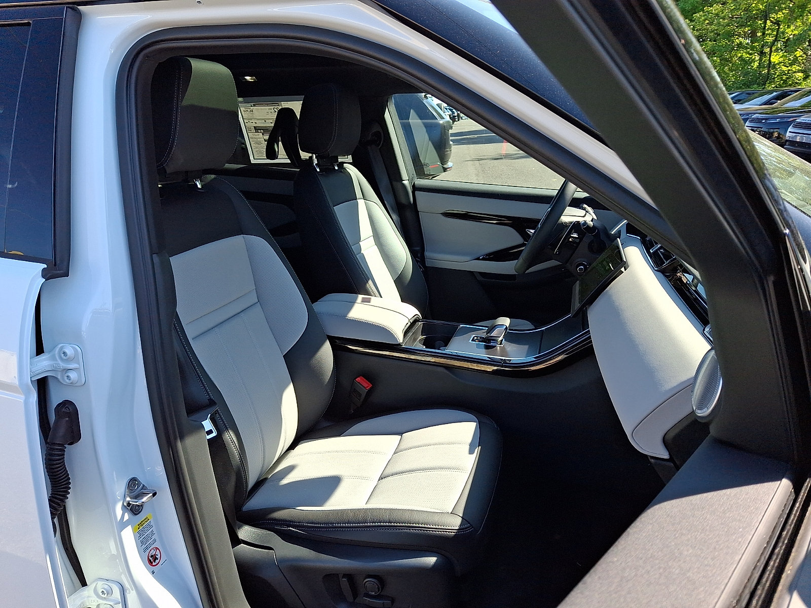 New 2026 Land Rover Range Rover Evoque Hoxton AWD/4WD image 3