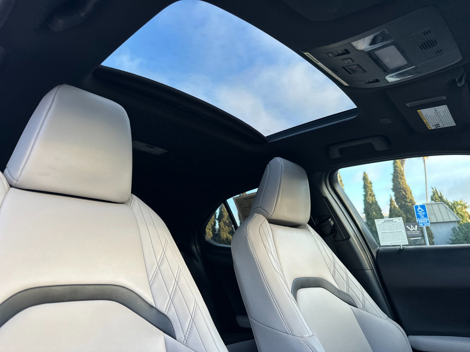 Used 2023 Lexus UX 250h FWD w/ Accessory Package (Z2) image 18