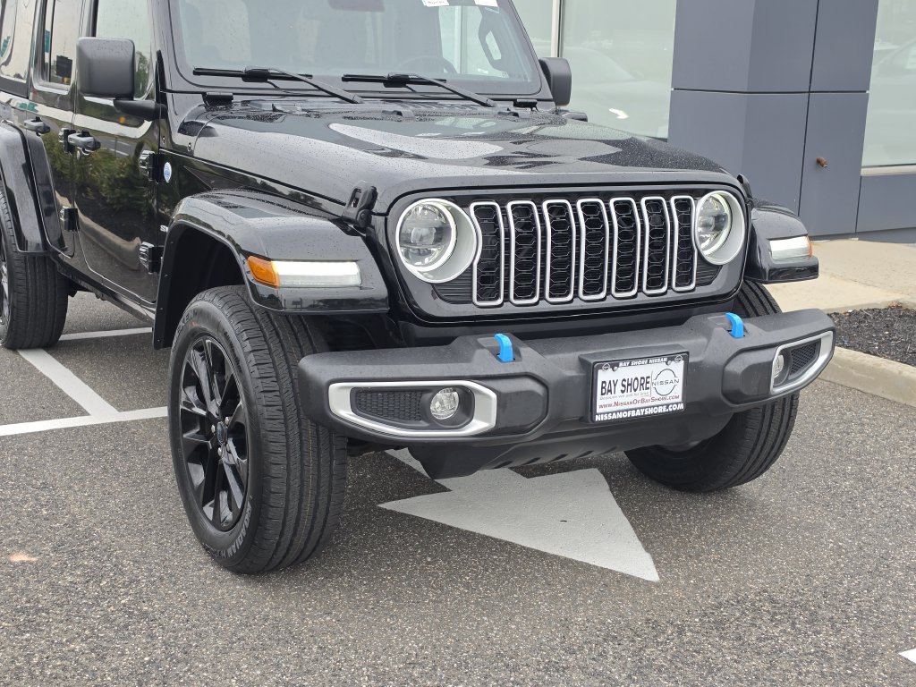 Used 2024 Jeep Wrangler Unlimited Sahara AWD/4WD image 3