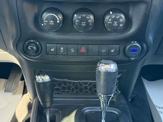 Used 2016 Jeep Wrangler Unlimited Rubicon image 35