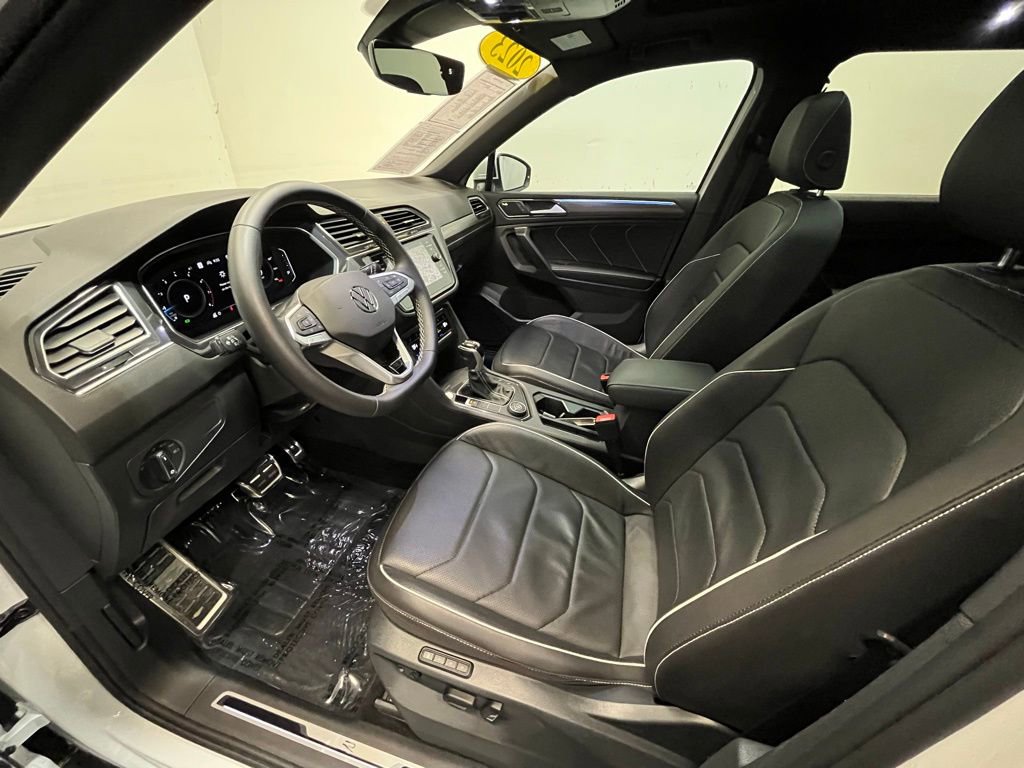 Used 2023 Volkswagen Tiguan SEL R-Line image 14