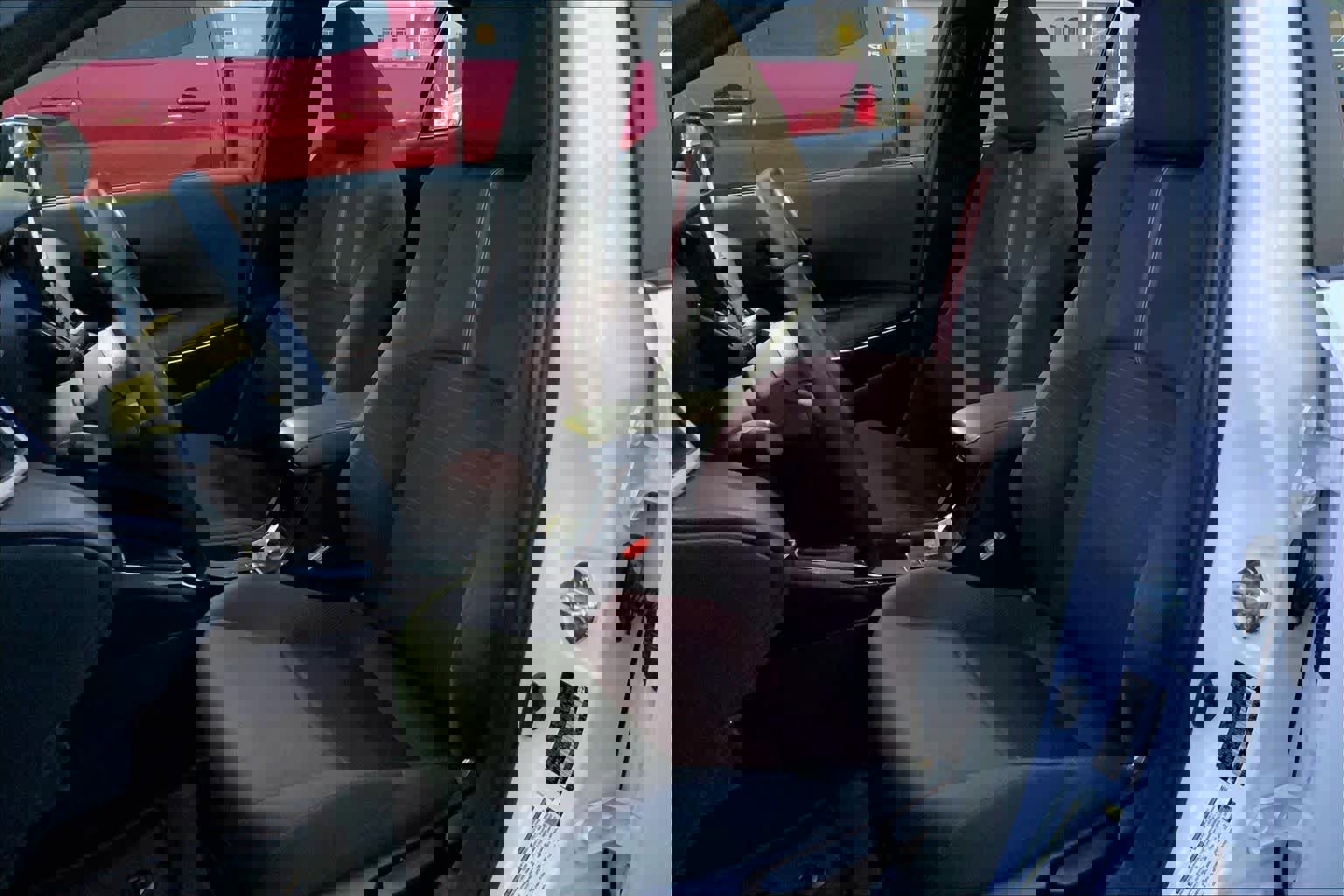 Used 2025 Toyota Corolla SE image 8