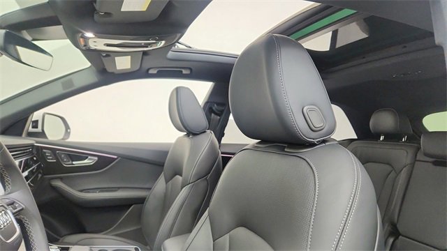 Used 2025 Audi Q8 Prestige w/ Prestige Package image 32