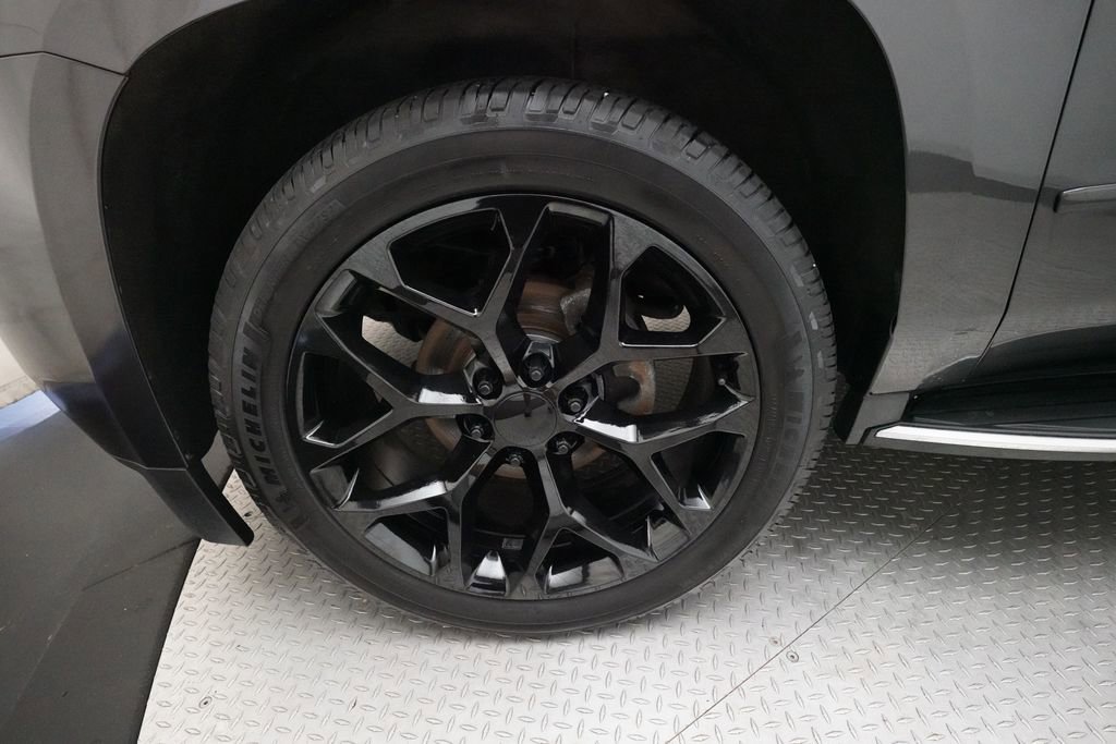 Used 2018 Chevrolet Suburban Premier image 28