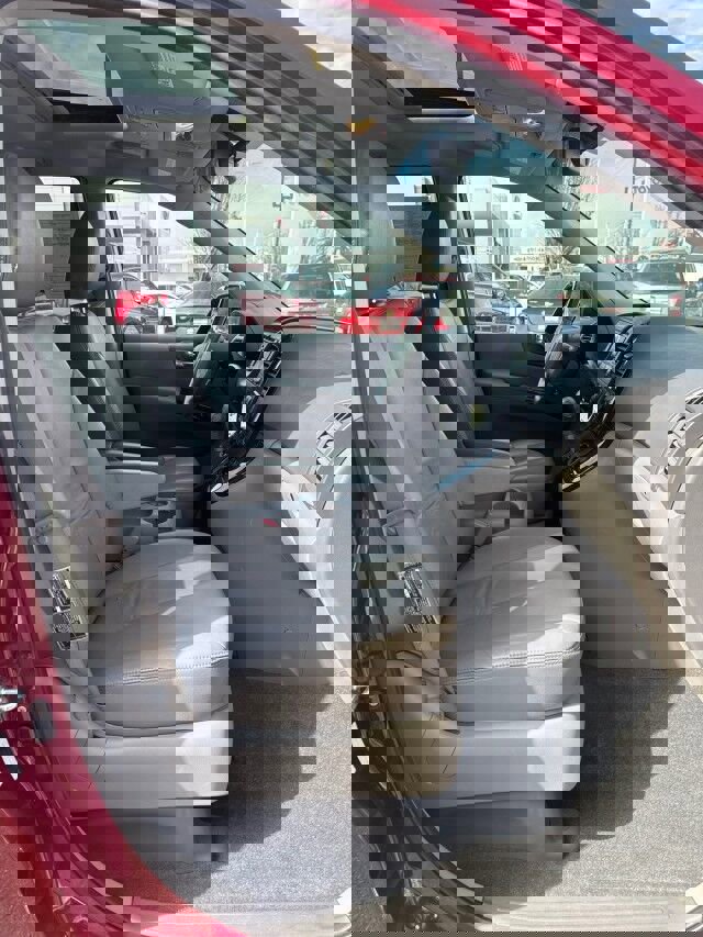 Used 2012 Kia Sedona EX w/ Luxury Pkg image 18