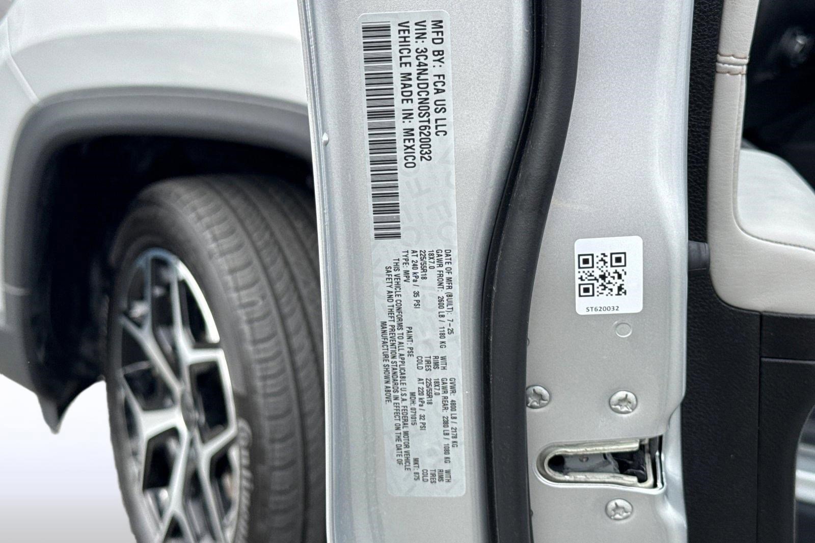 Used 2025 Jeep Compass Limited image 22