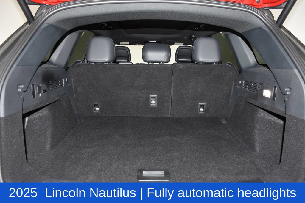 Used 2025 Lincoln Nautilus Reserve w/ Jet Appearance Package AWD/4WD image 29