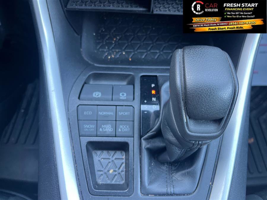 Used 2022 Toyota RAV4 XLE image 3