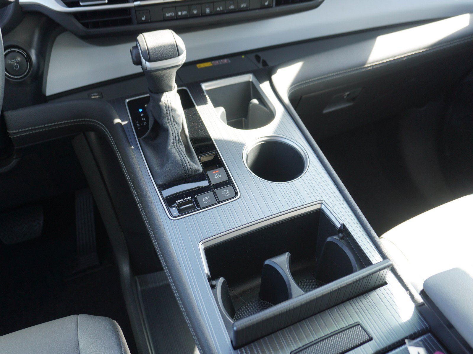 Used 2025 Toyota Sienna XLE w/ XLE Plus Package FWD image 21