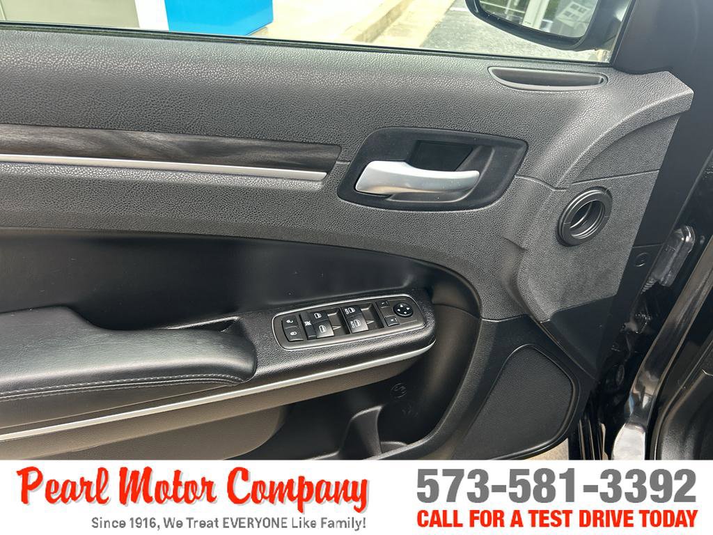 Used 2021 Chrysler 300 Touring w/ Sport Appearance Package RWD image 9