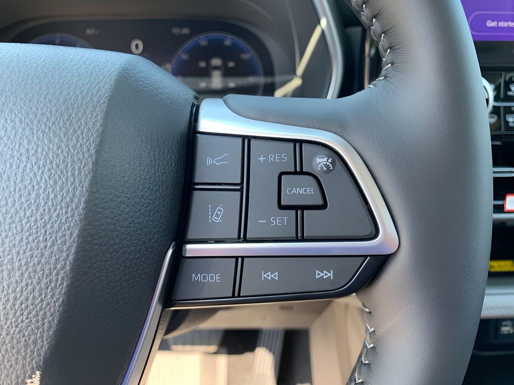 New 2025 Toyota Highlander Platinum image 27
