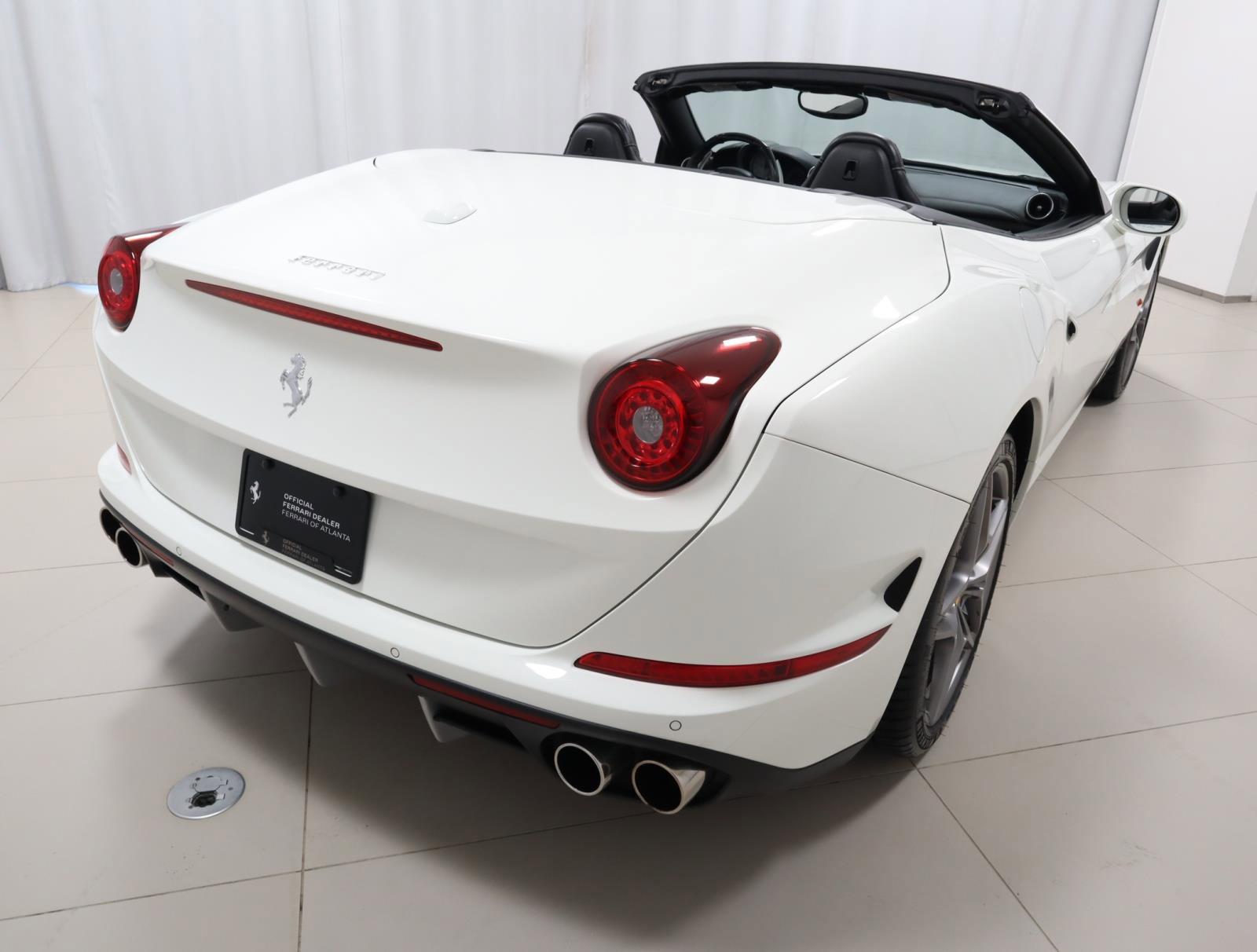 Used 2016 Ferrari California T image 10