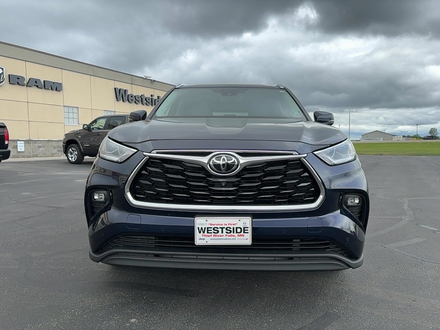 Used 2021 Toyota Highlander Limited AWD/4WD image 2