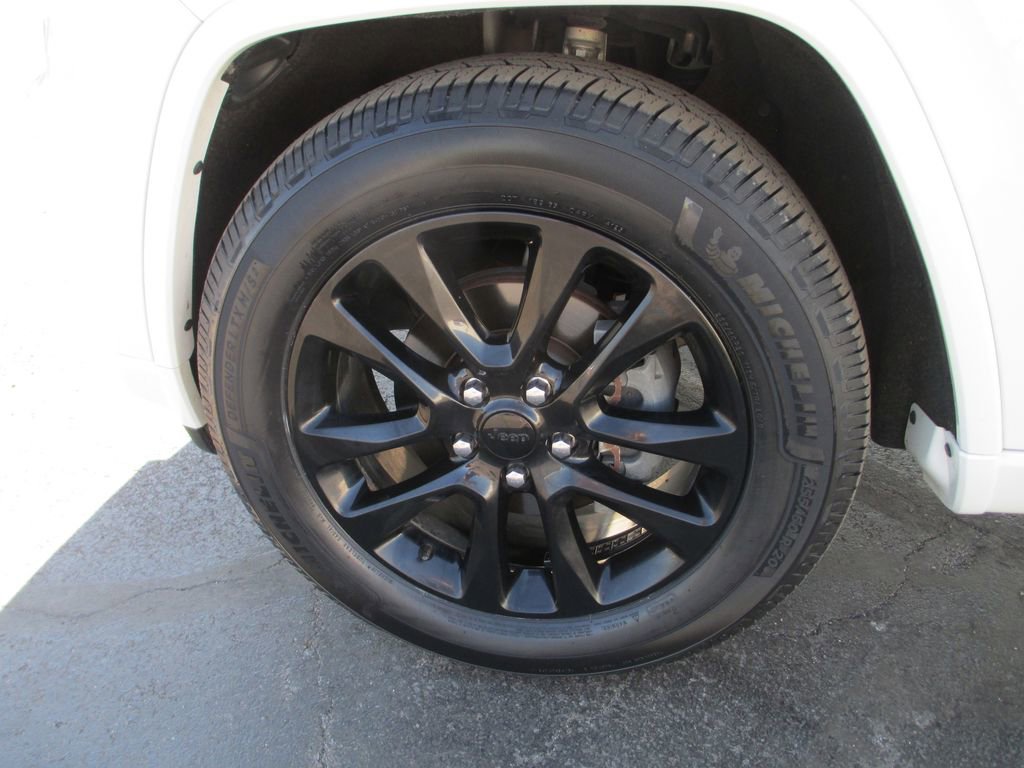 Used 2018 Jeep Grand Cherokee Altitude image 15