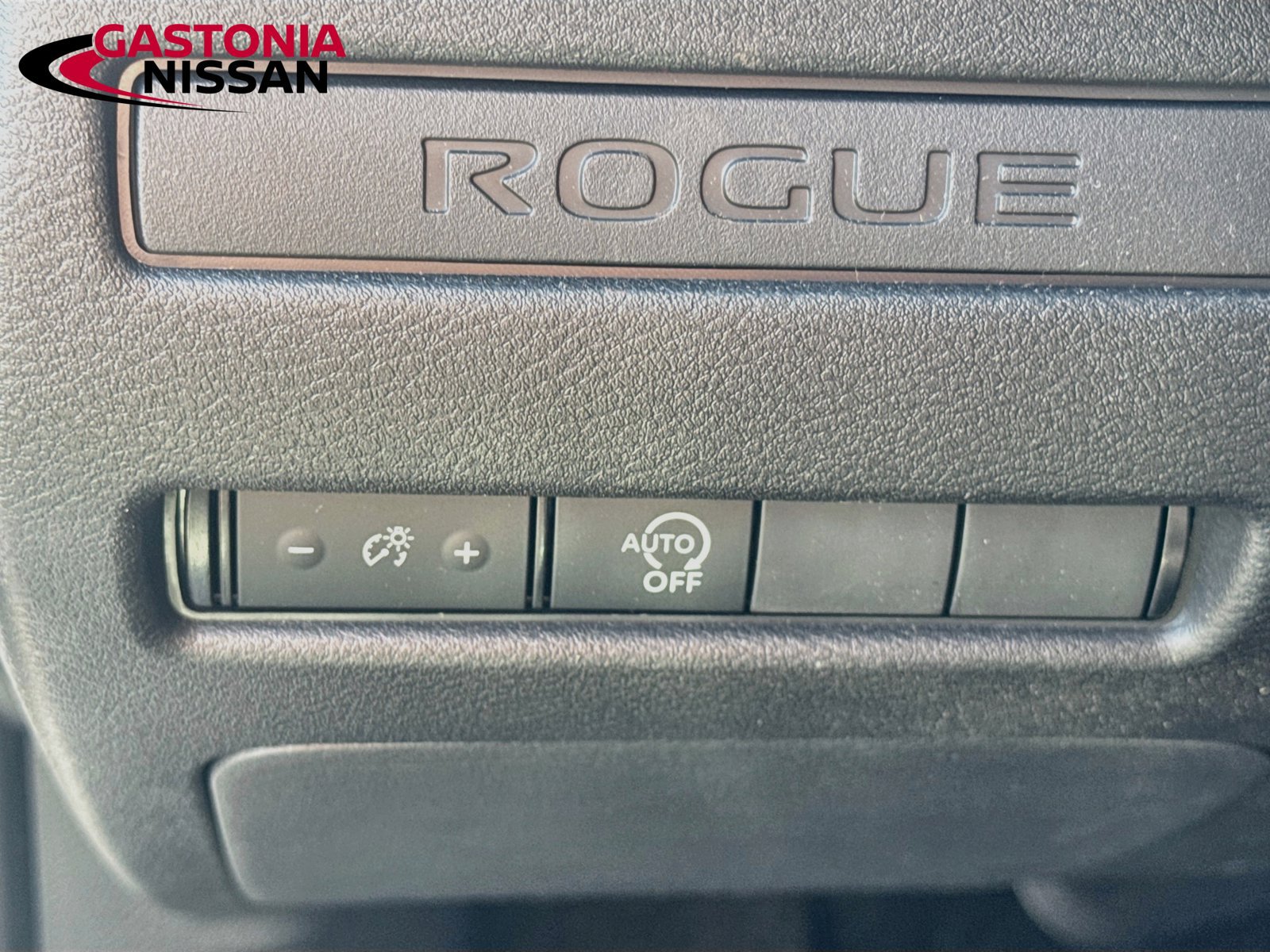 Used 2023 Nissan Rogue S FWD image 13