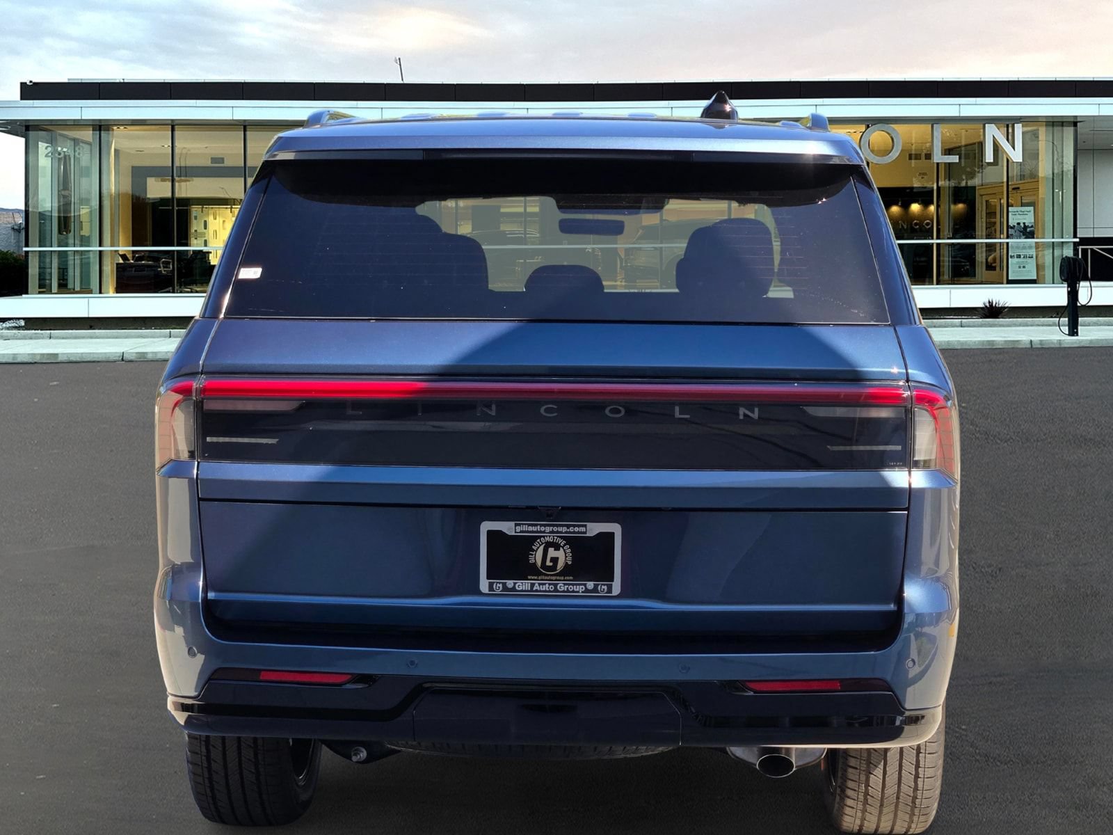 New 2027 Lincoln Navigator Reserve w/ Jet Appearance Package AWD/4WD image 4