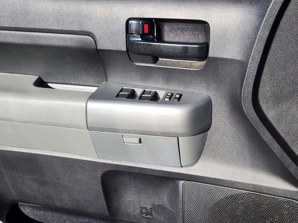 Used 2013 Toyota Tundra 4x4 CrewMax image 13