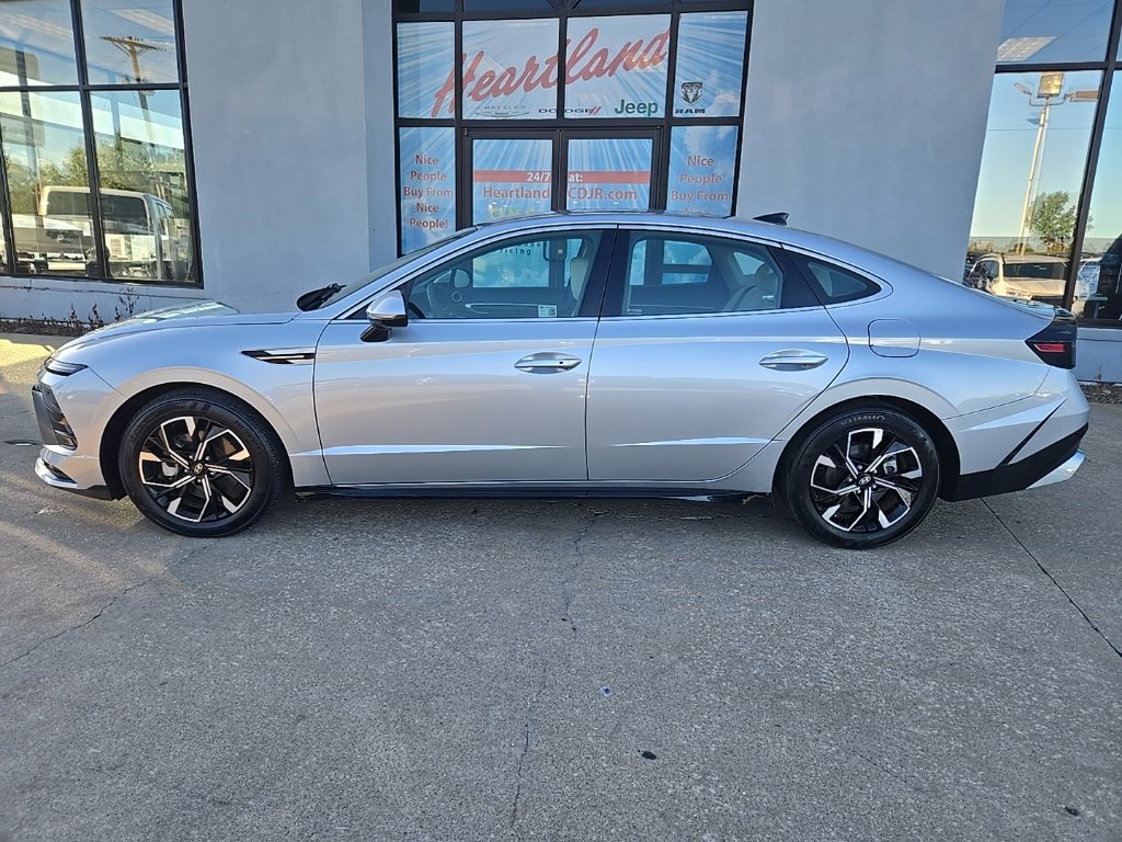 Used 2025 Hyundai Sonata SEL FWD image 12