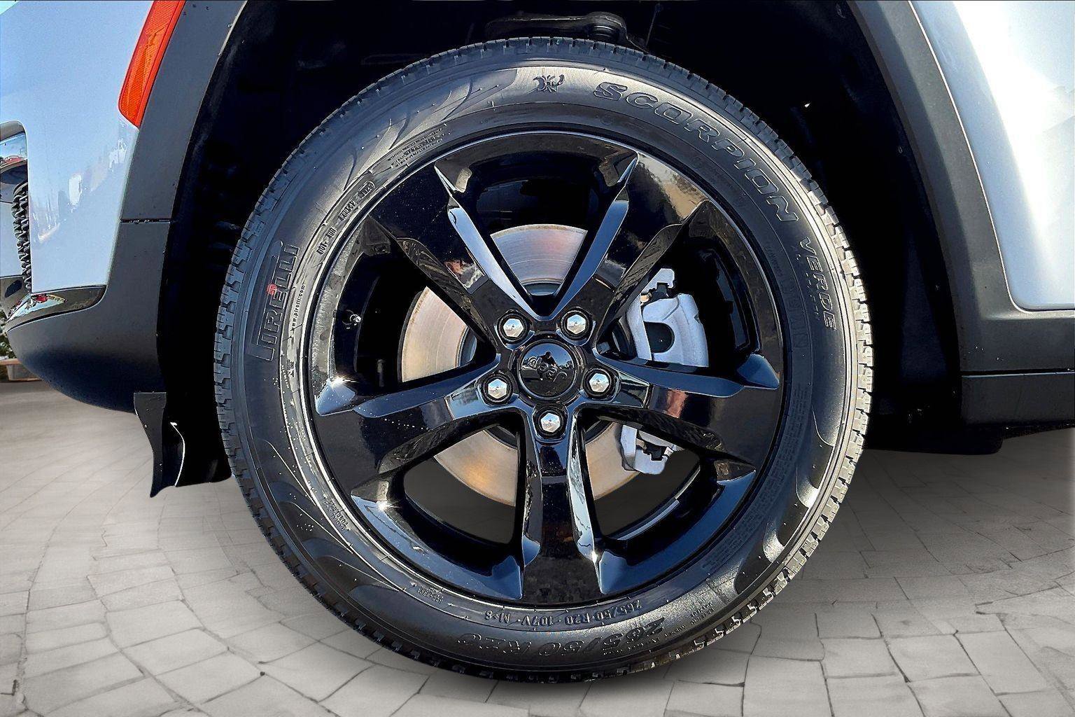 New 2025 Jeep Grand Cherokee L Limited w/ Black Appearance Package image 13