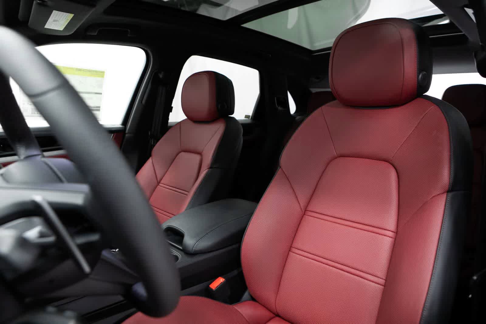 Certified 2025 Porsche Cayenne E-Hybrid AWD/4WD image 5