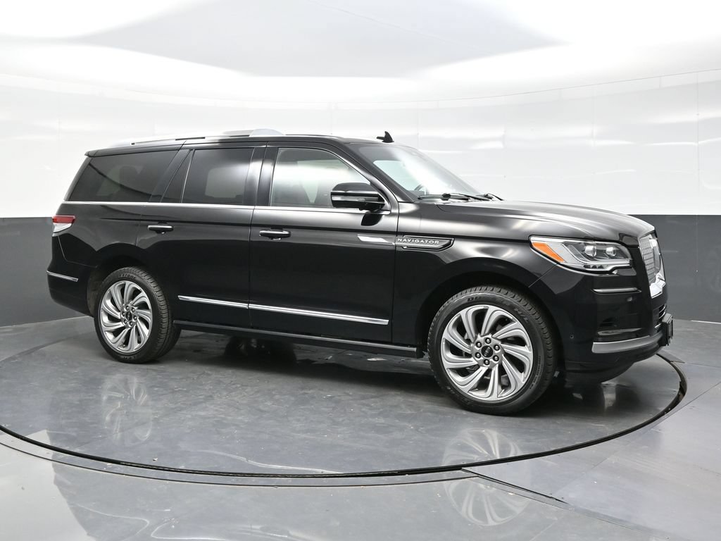 Used 2022 Lincoln Navigator Reserve AWD/4WD image 8