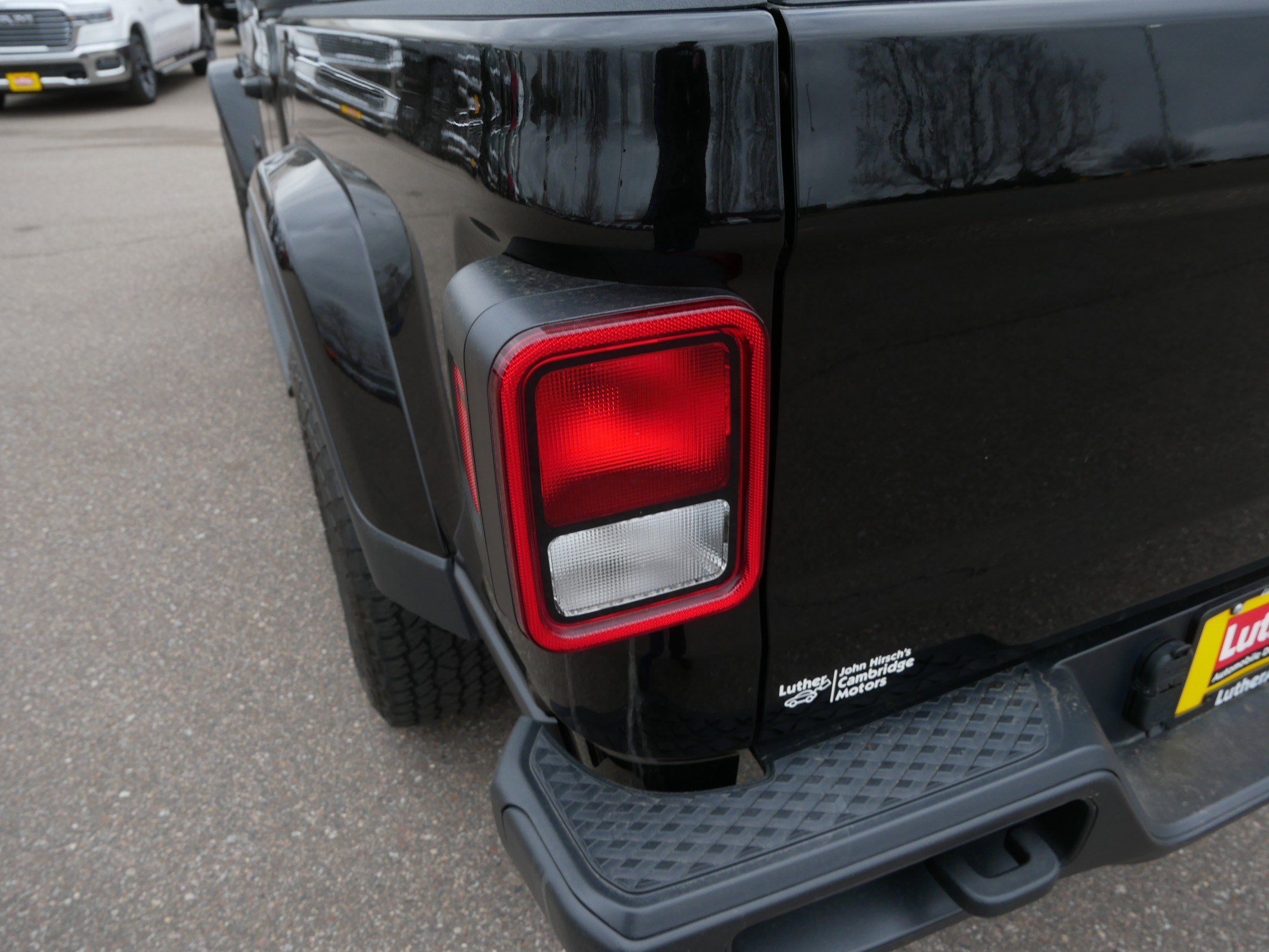 Used 2022 Jeep Gladiator Overland w/ Cold Weather Group image 18