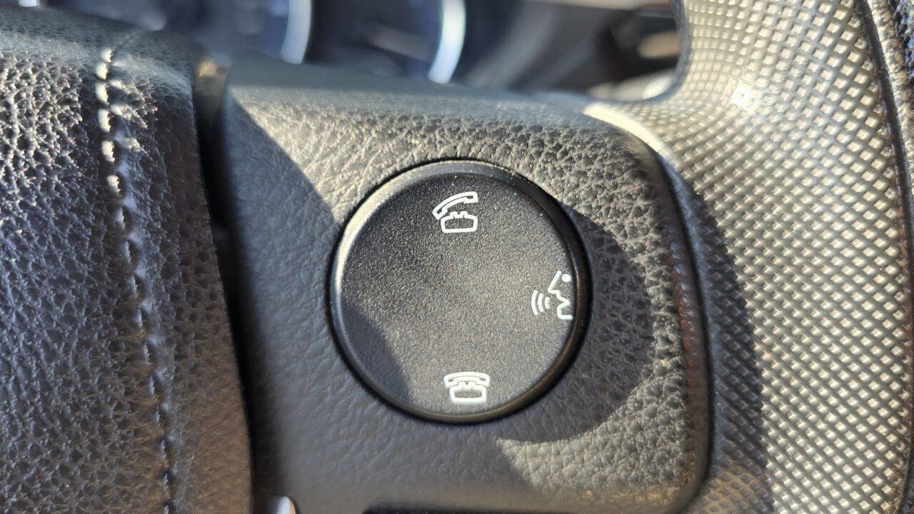 Used 2015 Toyota Corolla LE FWD image 19