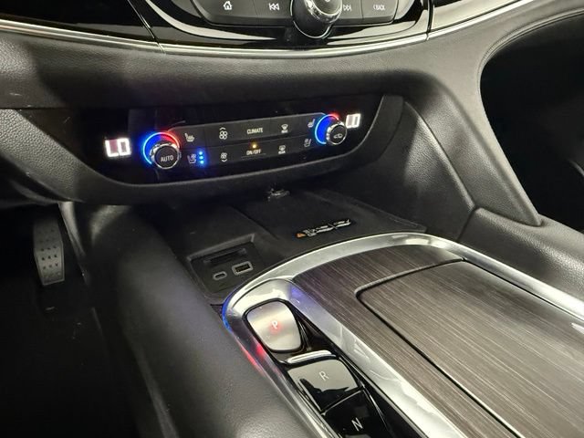 Used 2022 Buick Enclave Avenir FWD image 23