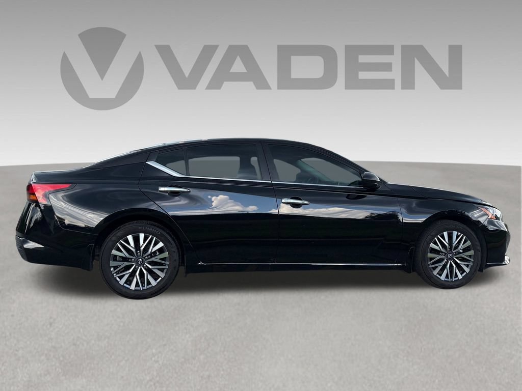 Used 2025 Nissan Altima 2.5 SV FWD image 27