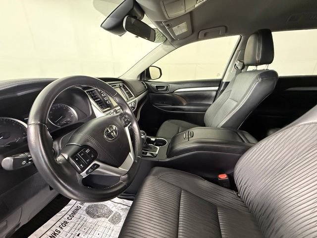 Used 2018 Toyota Highlander Plus FWD image 14