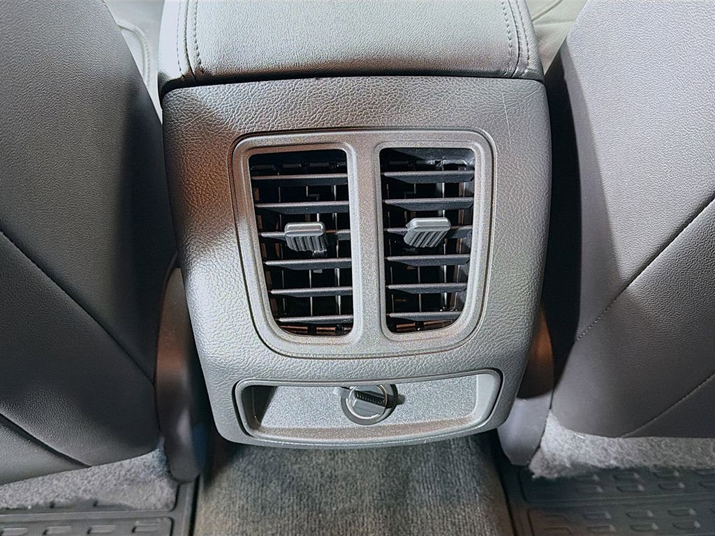 Used 2016 Ford Taurus SHO image 33