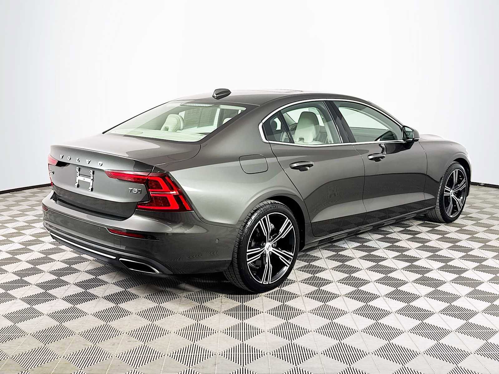 Used 2021 Volvo S60 T5 Inscription image 5