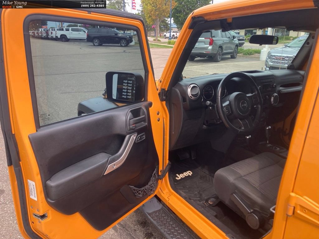 Used 2012 Jeep Wrangler Unlimited Sahara w/ Dual Top Group AWD/4WD image 18
