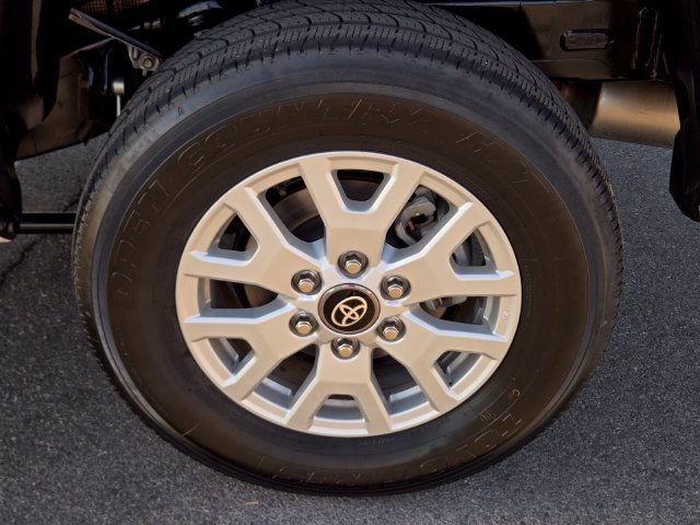 Used 2025 Toyota Tacoma SR5 AWD/4WD image 10