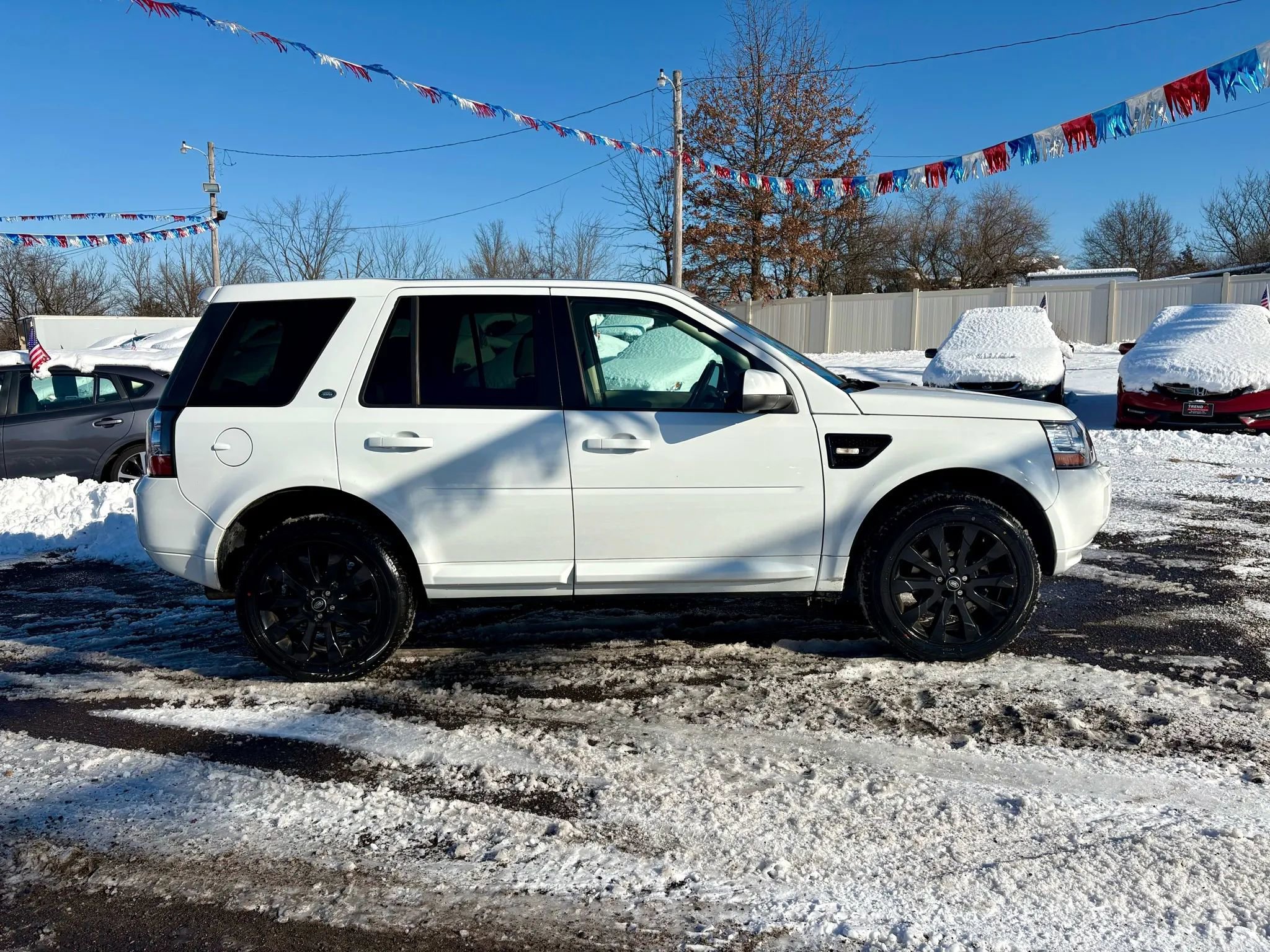 Used 2015 Land Rover LR2 image 6