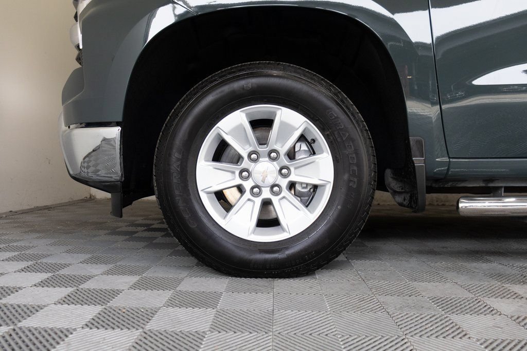 Used 2025 Chevrolet Silverado 1500 LT RWD image 9