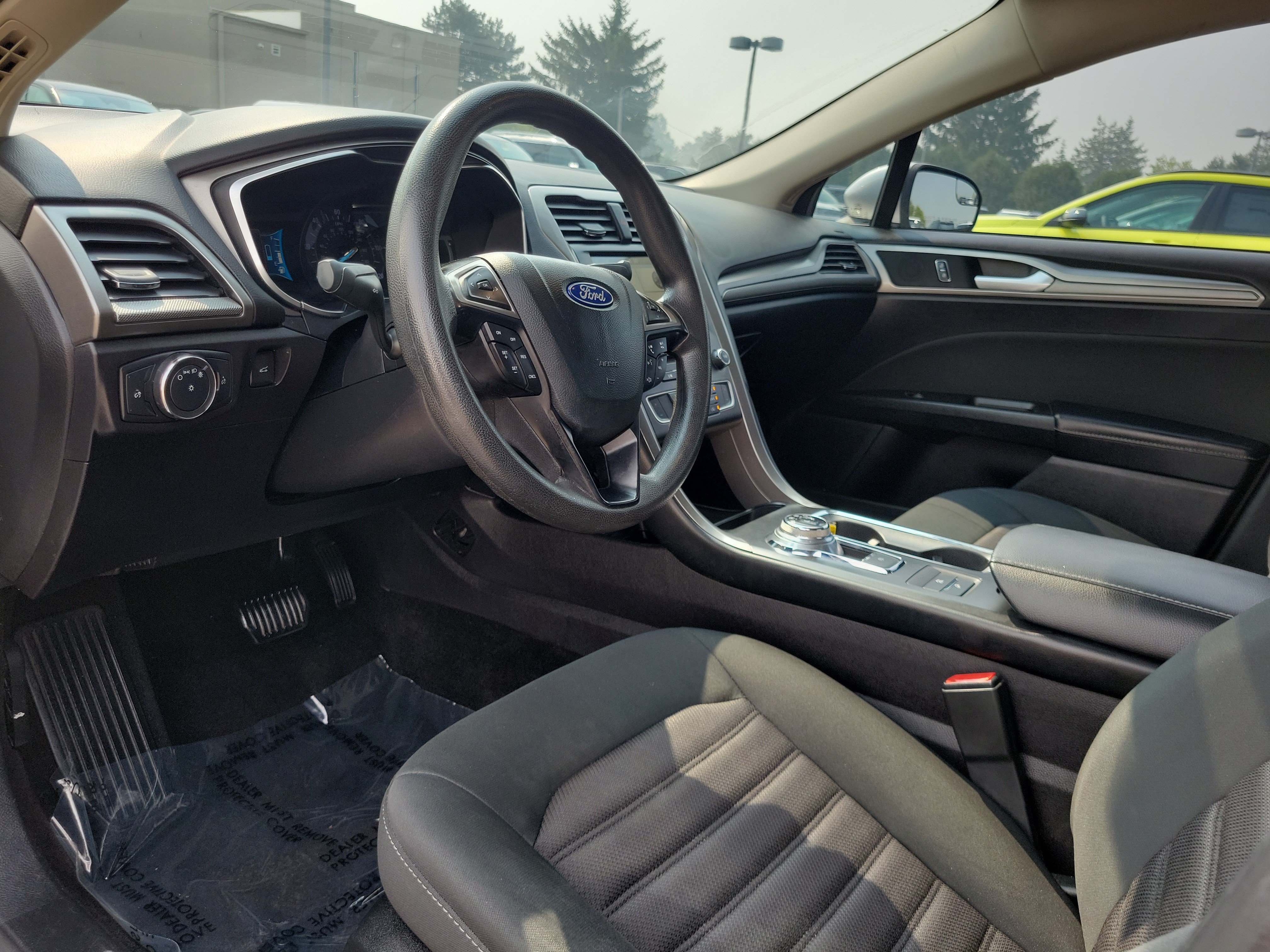 Used 2018 Ford Fusion SE FWD image 19