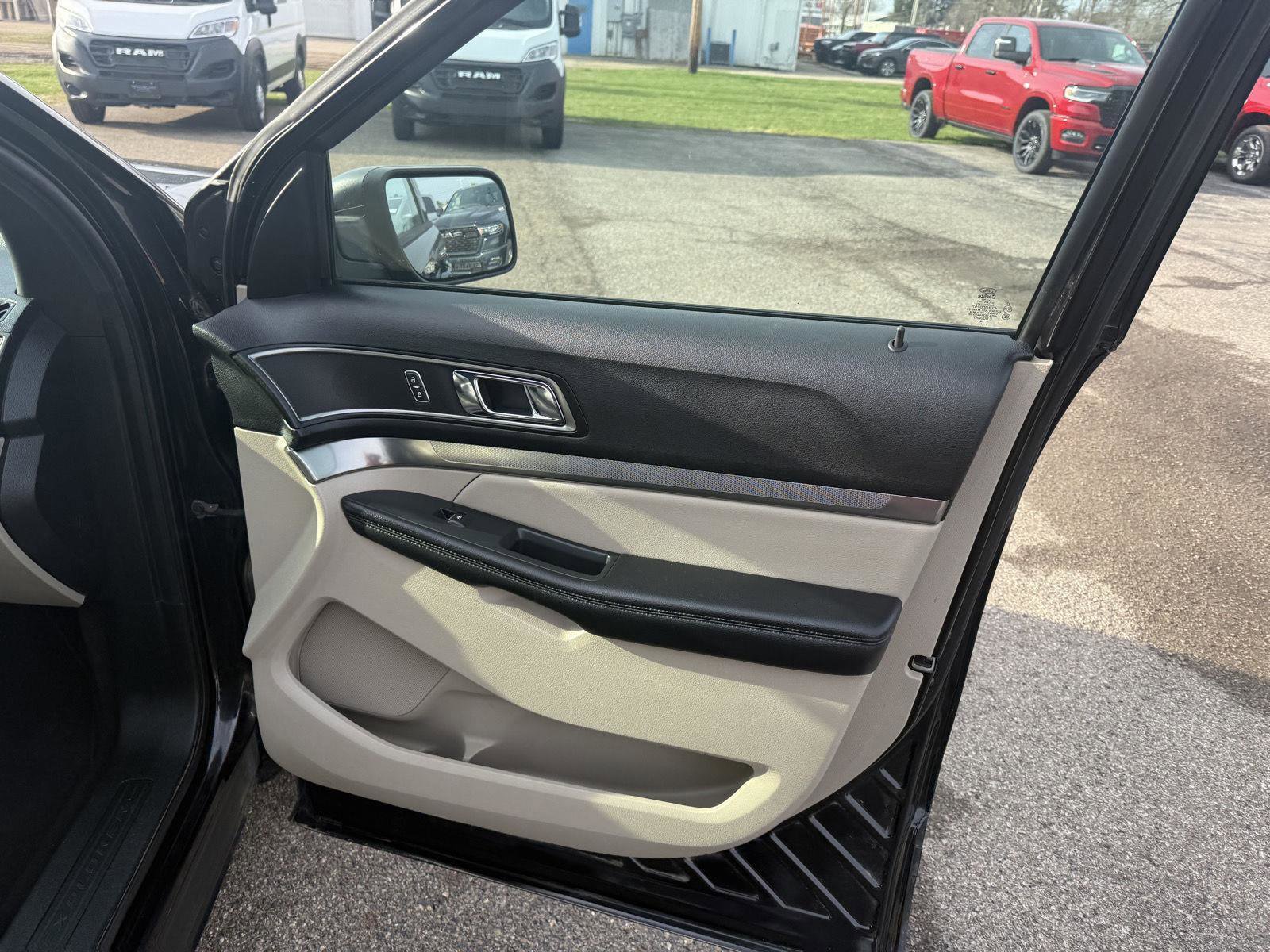 Used 2019 Ford Explorer XLT w/ Equipment Group 202A image 40