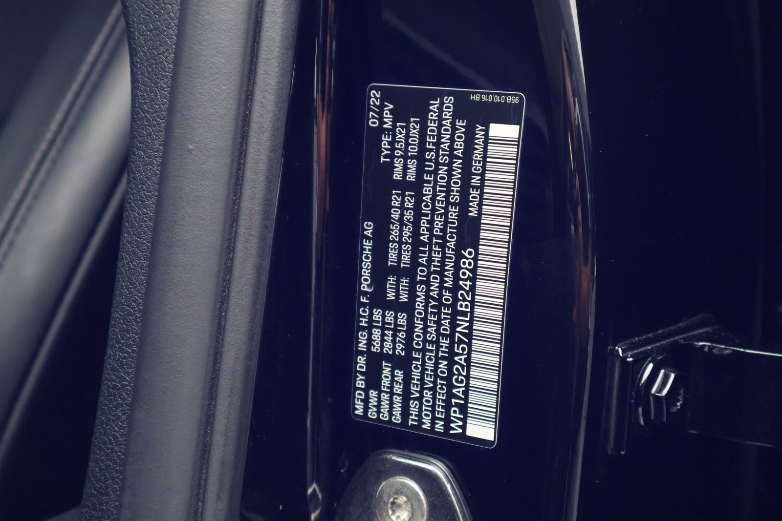 Certified 2022 Porsche Macan S image 29