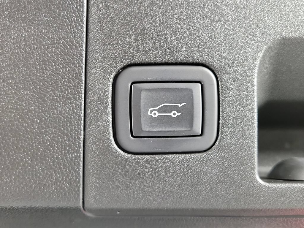 Used 2023 Cadillac XT4 Premium Luxury FWD image 9