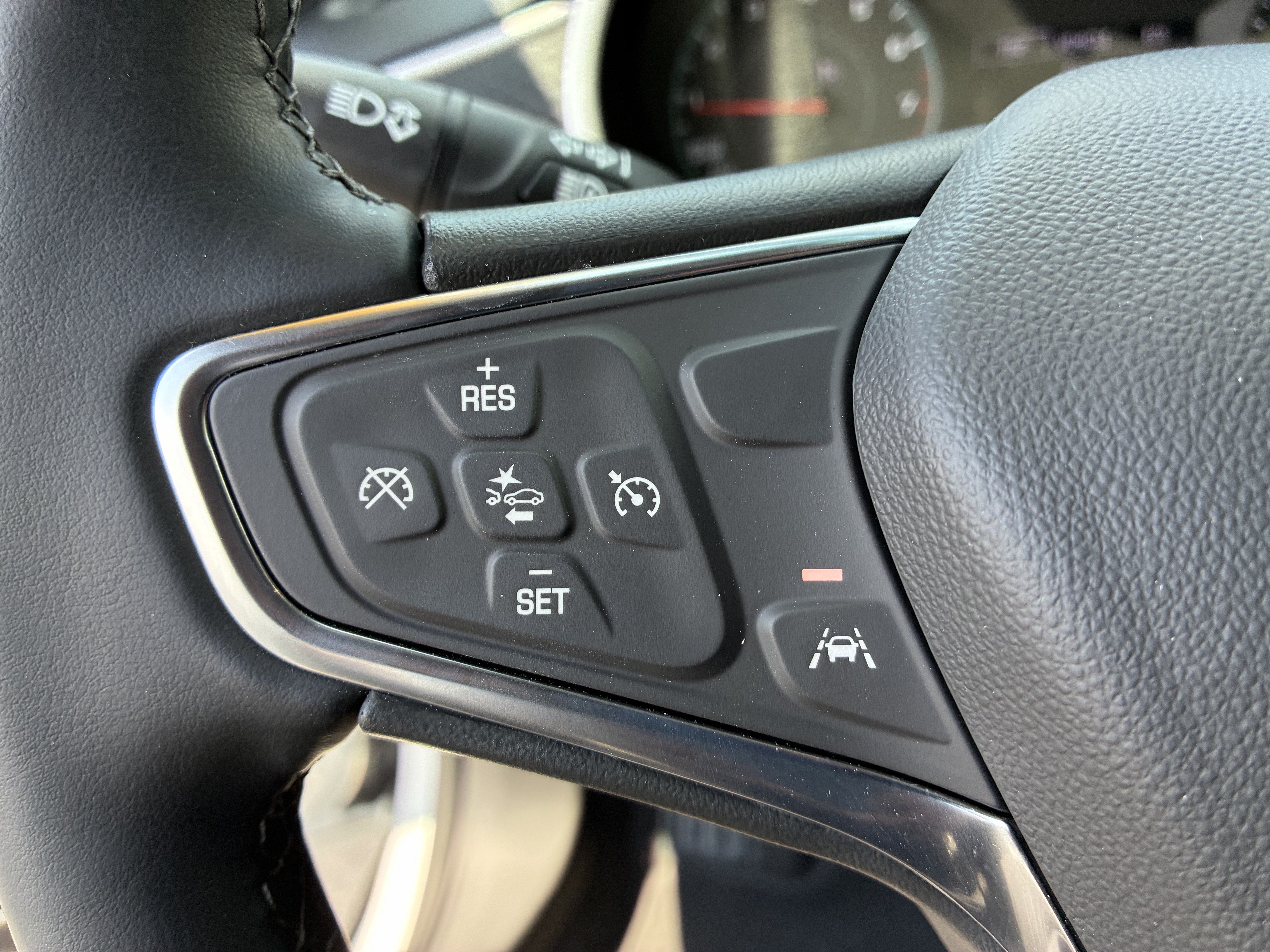 Used 2025 Chevrolet Malibu RS FWD image 28