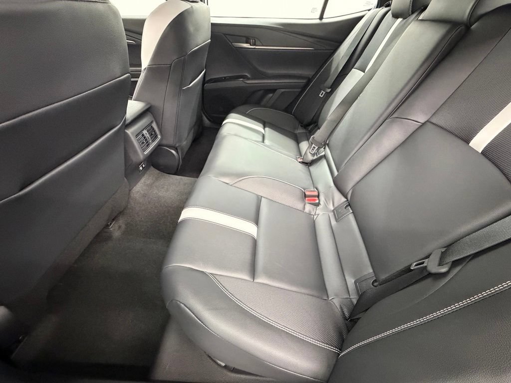 Used 2026 Toyota Camry SE FWD image 39