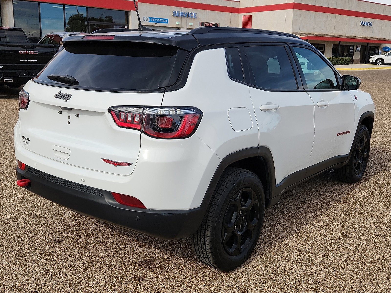Used 2023 Jeep Compass Trailhawk image 4