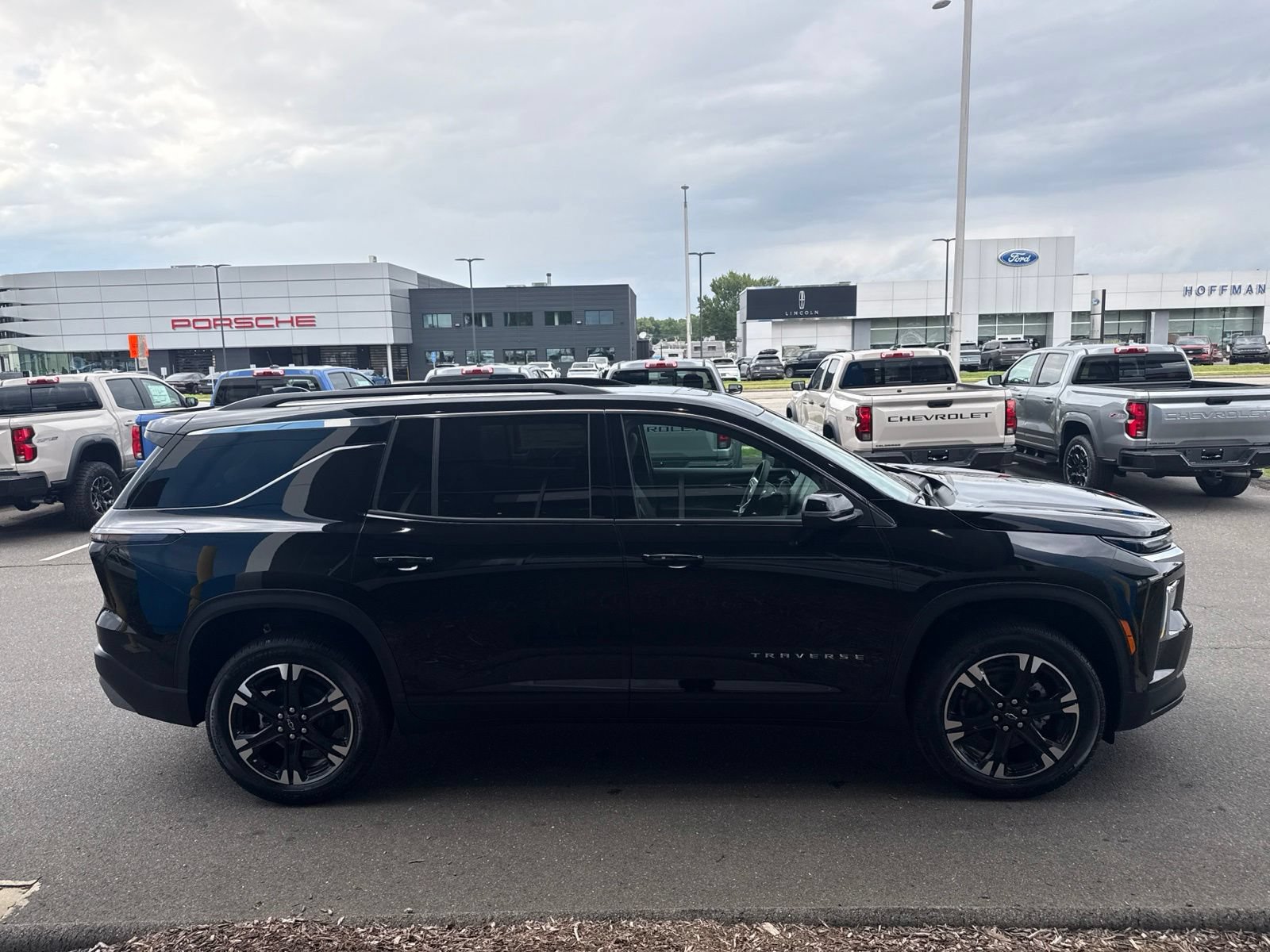 New 2027 Chevrolet Traverse LT w/ Sun and Wheel Package AWD/4WD image 5