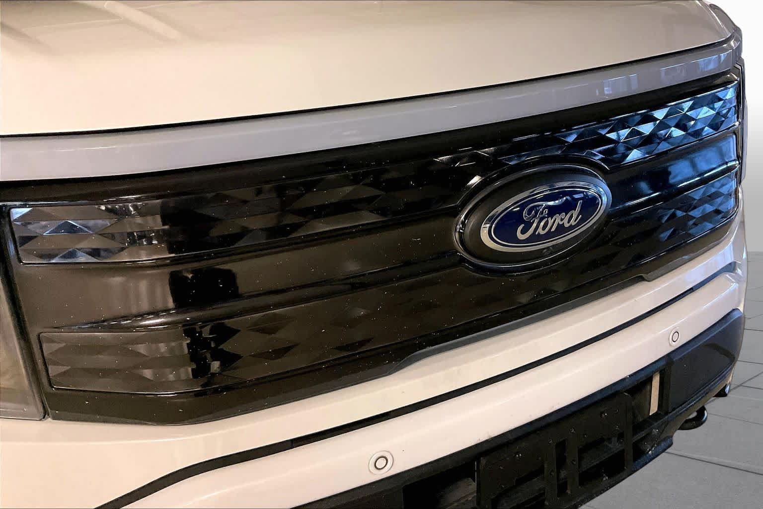 Used 2023 Ford F150 Lightning Platinum AWD/4WD image 28