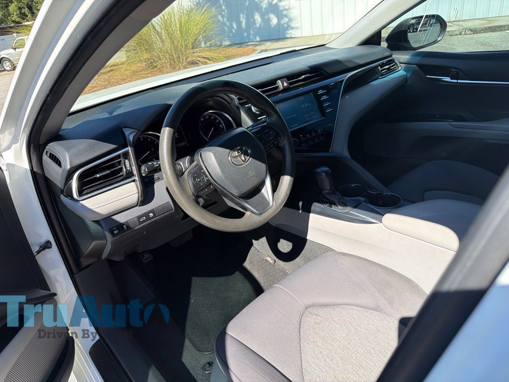 Used 2018 Toyota Camry LE FWD image 5