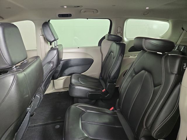 Used 2023 Chrysler Pacifica Touring-L image 16
