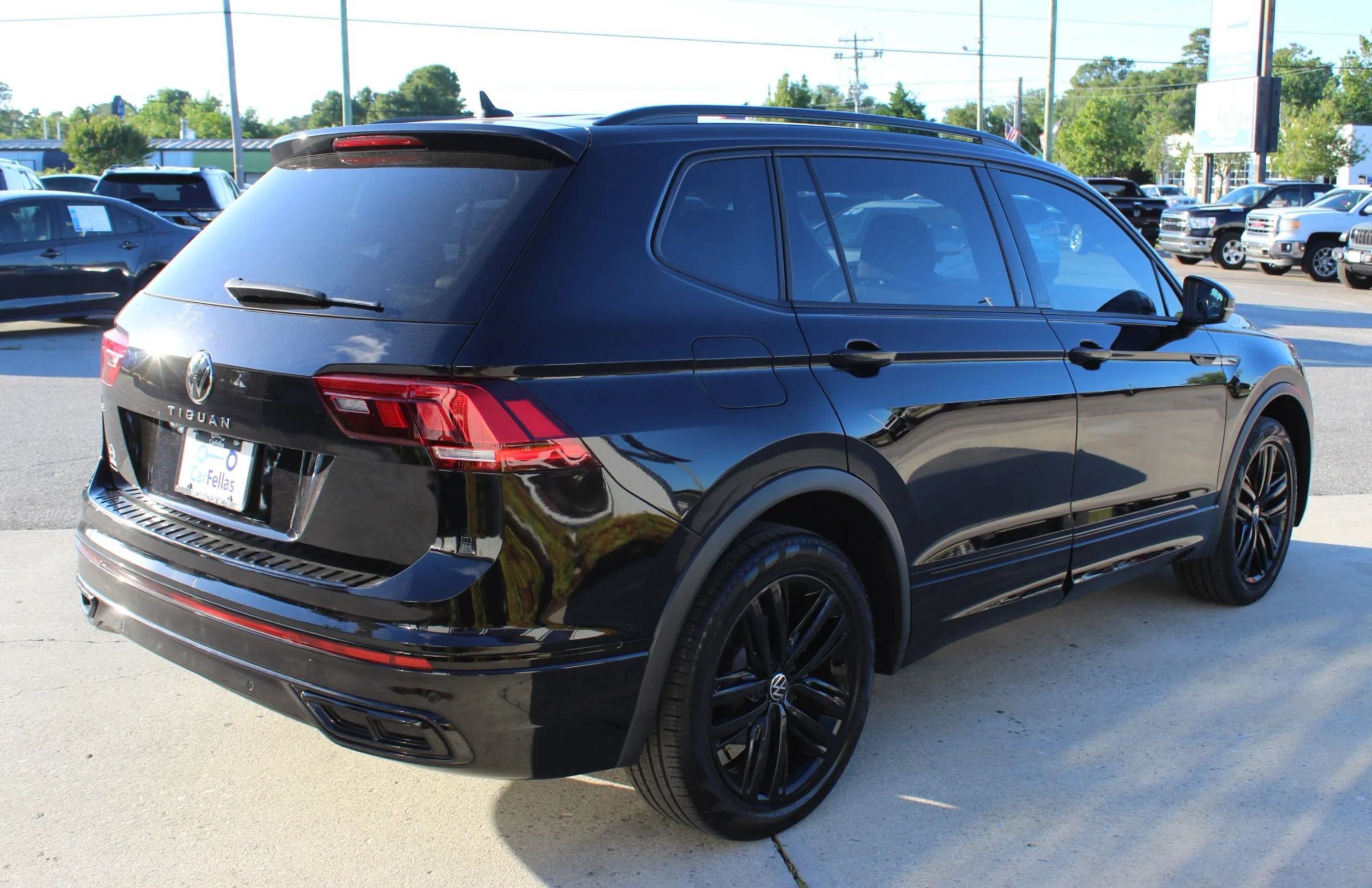 Used 2022 Volkswagen Tiguan SE R-Line FWD image 5